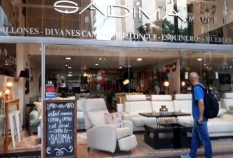 Los comerciantes de la avenida Belgrano se unen para volver a crear un polo mueblero