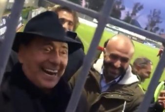 Nueva polmica de Silvio Berlusconi: "Disculpen, los dejo, me tengo que ir de p...."