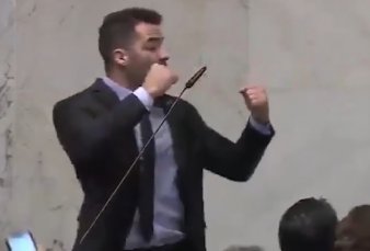 Insultos, golpes y hasta un mordiscn en Congreso de Brasil - "Quiero verte la cara lder sindical, vago"