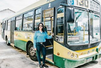 Colectivos inclusivos: l�nea 130 suma a cinco choferes mujeres