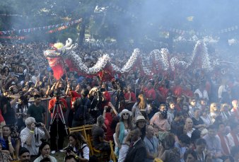 Con una multitud, cerraron los festejos por el Ao Nuevo Chino