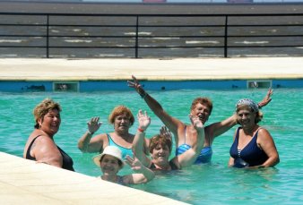 En la ciudad, la tercera edad tambin disfruta de colonias de verano