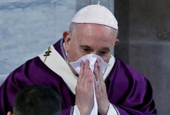 El Papa Francisco cancel la misa de hoy por una indisposicin