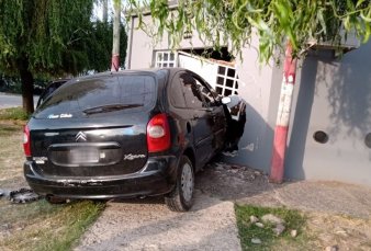 Borracho al volante: se incrust en una vivienda y se tir a dormir en el asiento