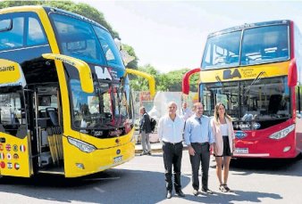 Con nuevos circuitos y ms tecnologa, arrancaron los nuevos buses tursticos