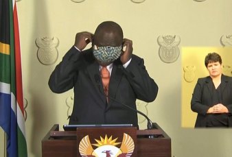 Coronavirus en Sudfrica: el blooper del presidente con el barbijo
