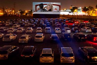 Autocines, una posible salida para la debacle de las salas de cine argentinas