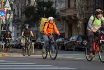 Nacin le pidi a Larreta y Kicillof habilitar vas especiales para motos y bicis