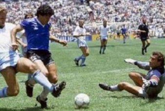 A 34 aos del gol de Maradona a los ingleses, el recuerdo de Vctor Hugo: "Diego corriendo dentro de una aureola dorada, dejando enemigos ingleses"
