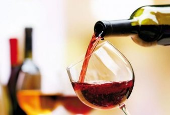 Crece el consumo de vino en casa y compensa baja en restaurantes