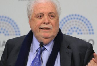 AstraZeneca se reuni� con Gin�s por avance en vacuna