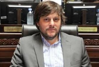 Leandro Santoro le respondi� a Patricia Bullrich: "El hombre no es lobo del hombre"