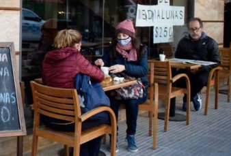 Bares porteos vuelven con mesas al aire libre