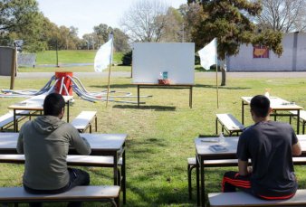 Volver a la escuela. La Ciudad propone un regreso paulatino y al aire libre para evitar contagios