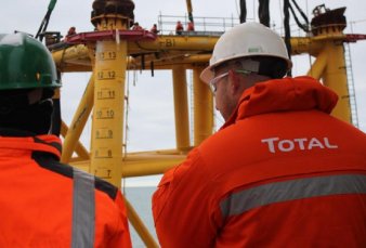 Melella firm acuerdo con Total para que 85% de empleados en la provincia sea fueguino