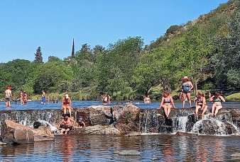 Adelanto del verano: las sierras de Crdoba, atestadas de gente durante el fin de semana largo
