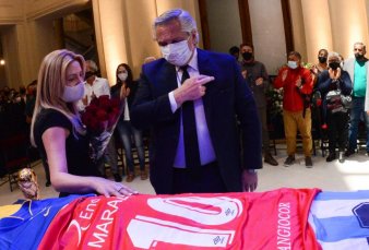 Alberto Fern�ndez: "Confiamos mucho en la conciencia social; Maradona excede a todos en todo"