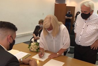 Con turnos y barbijos, volvieron los casamientos en provincia de Buenos Aires