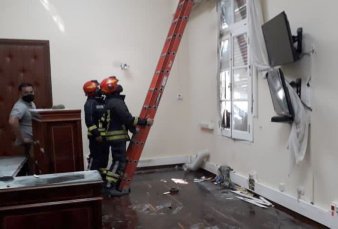 Chubut: grupos antimineros atacaron la oficina del gobernador