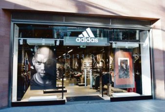 Adidas reorganiza su negocio en Argentina tras el golpe del covid