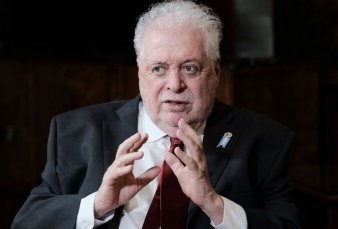 Gin�s Gonz�lez Garc�a: "A mitad del a�o que viene podr�amos retomar una vida normal, vamos a hacer todo lo posible"