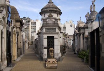 La Recoleta resiste crisis: se venden bvedas, como reliquias, por u$s100 mil