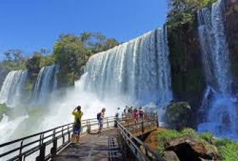Misiones pedir abrir frontera en Iguaz para turismo internacional
