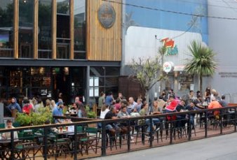 Con food trucks y decks en plena calle, la gastronoma "anticovid" le cambi la cara a Mar del Plata