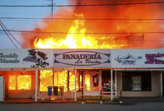 Con "lluvia de donaciones" reconstruir�n una panader�a emblematica de Tolhuin