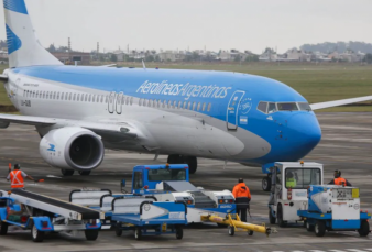 Sali� el cuarto vuelo a Mosc� para traer 400.000 dosis de la vacuna