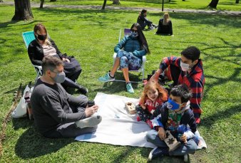 Las provincias definen si maana se dejar de usar barbijo al aire libre