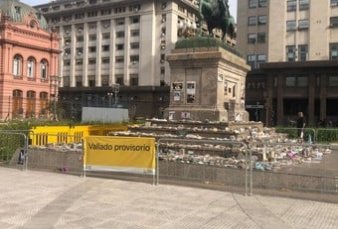 La Ciudad puso un vallado provisorio en el memorial a las vctimas de Covid