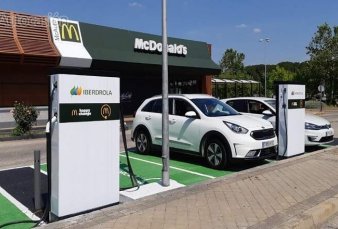 Habr cargadores para autos elctricos en unos 30 locales de McDonald's