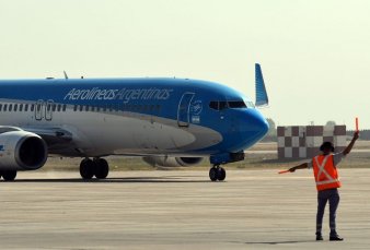 Aerolneas tiene 1200 empleados aislados y ayer cancel 9 vuelos