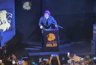 Milei sorte� su primer sueldo como diputado con un acto pol�tico