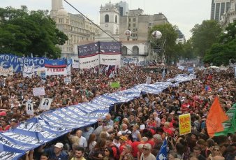 Con masiva marcha por D�a de la Memoria el Frente de Todos entibi� crisis interna