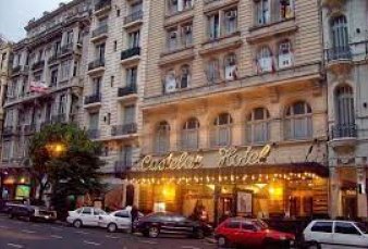 Venden el Hotel Castelar, cono de la Avenida de Mayo y de pocas de esplendor