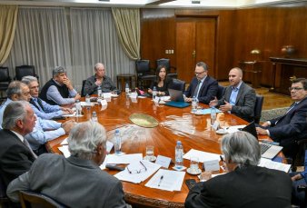 Gobierno, sindicatos y UIA acordaron acelerar paritarias