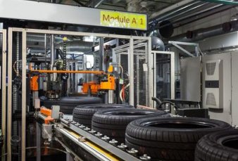 Advierten que una disputa salarial podría detener la producción de neumáticos