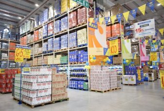 Carrefour apuesta al formato mayorista y suma tres tiendas