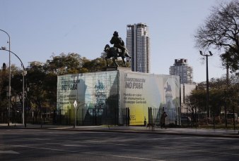 Con aportes de empresas, restauran ocho monumentos porteos