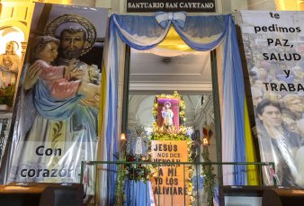 La misa de San Cayetano volvió tras el Covid y en medio de la crisis