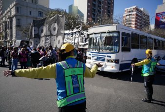 En reclamo de un bono, los piqueteros volvieron a colapsar el Centro porteo