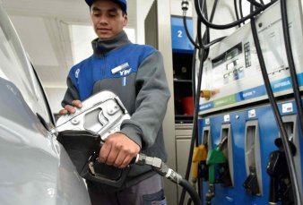 Aumenta un impuesto y los combustibles pueden subir hasta 10% este fin de semana