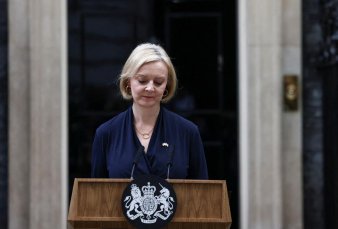 Renunci Liz Truss, la premier britnica acorralada por una devastadora crisis econmica