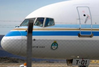 Tras el susto de Fernández en Bali, apuran la compra de un nuevo avión presidencial