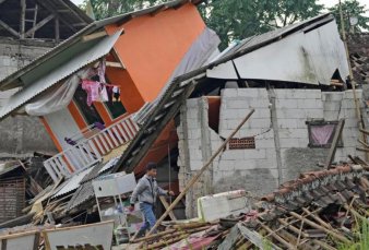 Un terremoto en la isla de Java dejó 162 muertos y 700 heridos