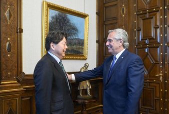 Alberto se reunió con el canciller de Japón para avanzar en una asociación estratégica
