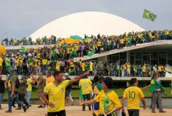 Brasil: Bolsonaristas atacaron sedes de los tres poderes en busca de un golpe militar