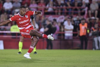 River tuvo un arranque demoledor y confirm su liderazgo con altura